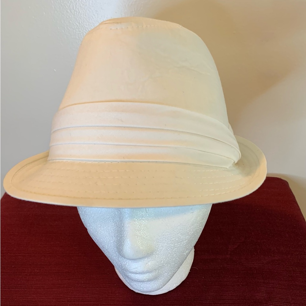 SOME THINGS SPECIAL.Classic White Fedora Hat